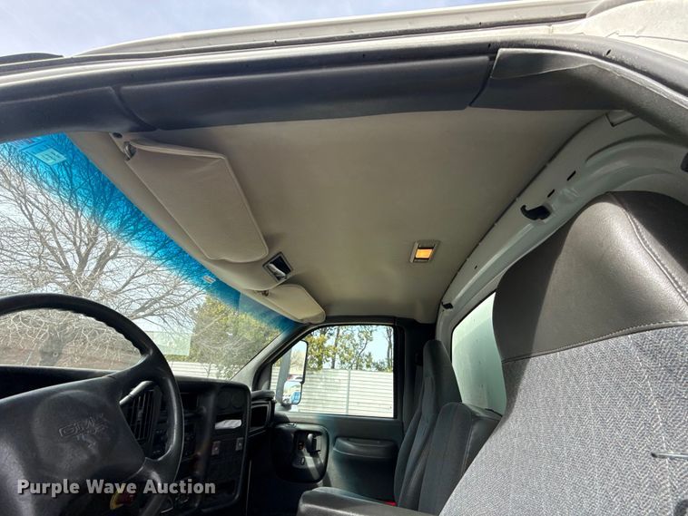 image for item ES5885 2009 GMC C5500 box truck