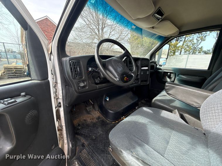 image for item ES5885 2009 GMC C5500 box truck