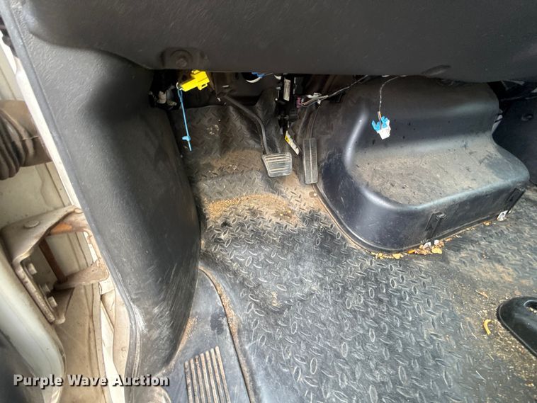 image for item ES5885 2009 GMC C5500 box truck