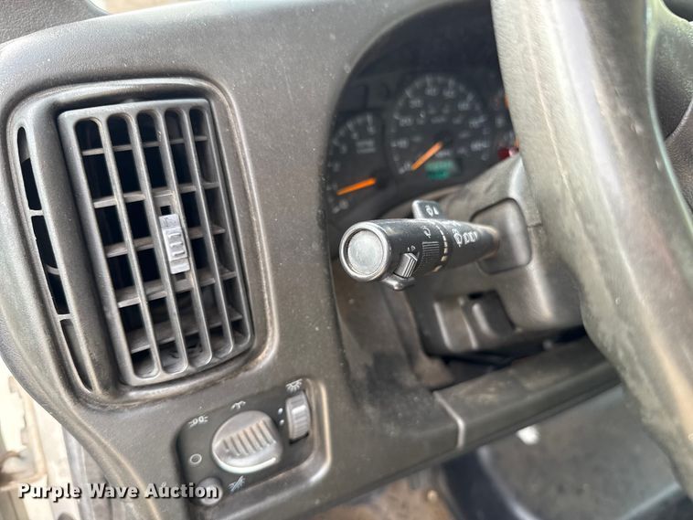 image for item ES5885 2009 GMC C5500 box truck