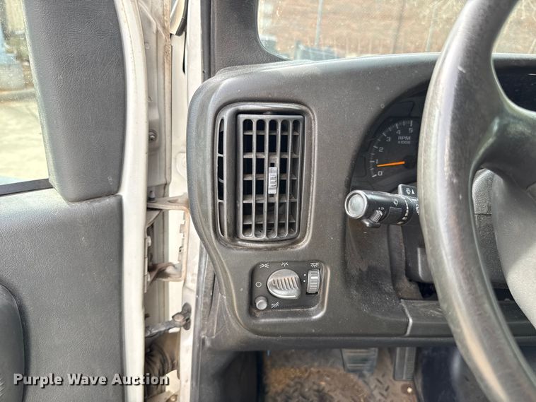 image for item ES5885 2009 GMC C5500 box truck