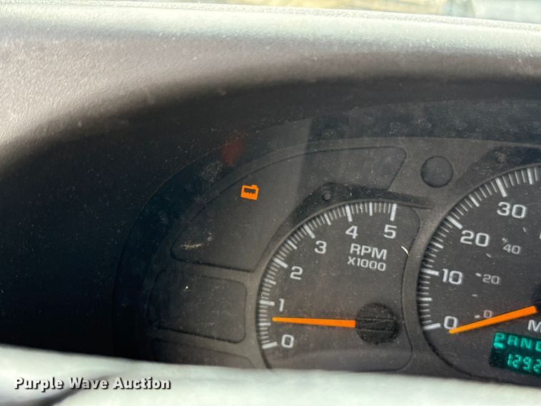 image for item ES5885 2009 GMC C5500 box truck