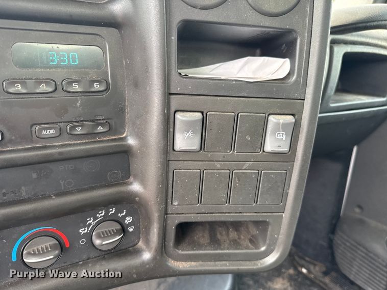 image for item ES5885 2009 GMC C5500 box truck