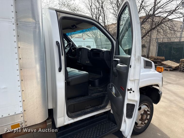 image for item ES5885 2009 GMC C5500 box truck