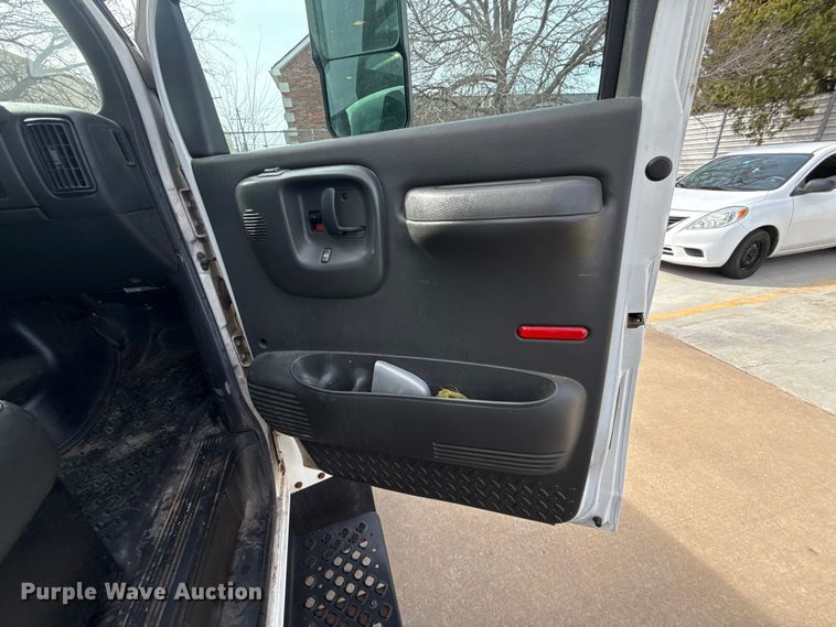 image for item ES5885 2009 GMC C5500 box truck