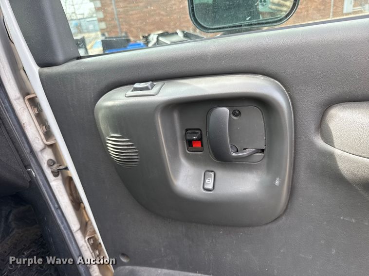 image for item ES5885 2009 GMC C5500 box truck