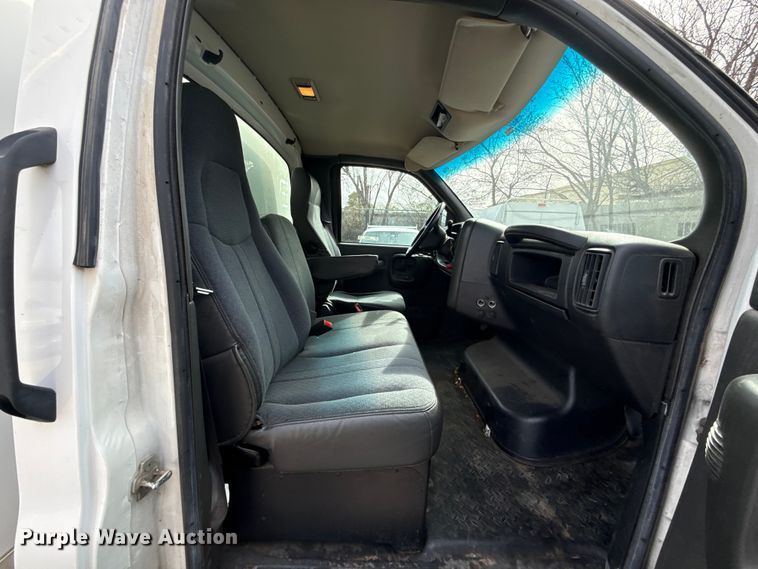 image for item ES5885 2009 GMC C5500 box truck