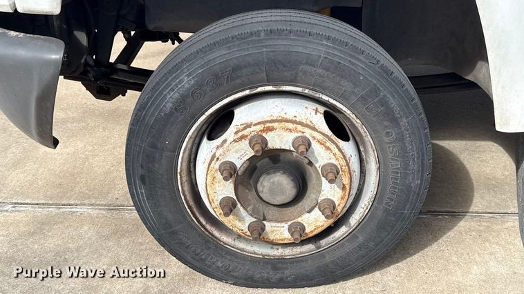 image for item ES5885 2009 GMC C5500 box truck