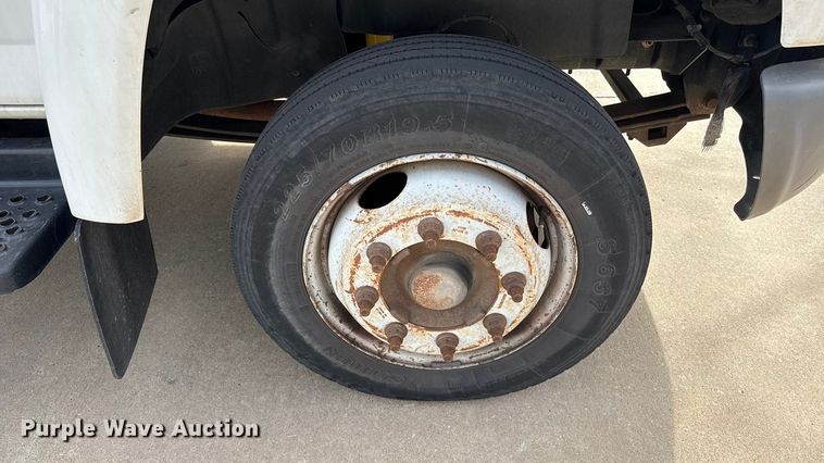 image for item ES5885 2009 GMC C5500 box truck