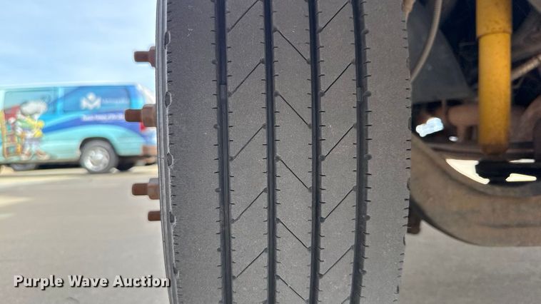 image for item ES5885 2009 GMC C5500 box truck