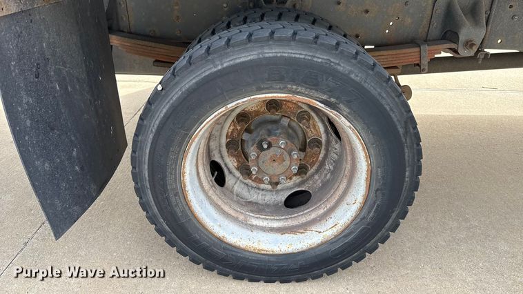 image for item ES5885 2009 GMC C5500 box truck