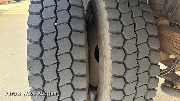 image for item ES5885 2009 GMC C5500 box truck