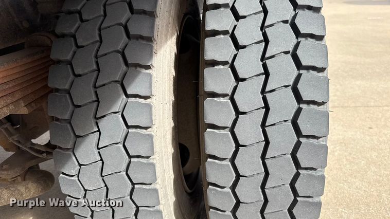 image for item ES5885 2009 GMC C5500 box truck