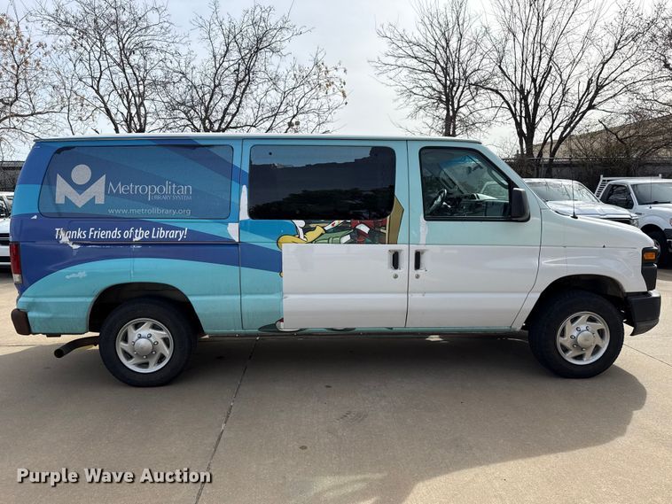 image for item ES5886 2010 Ford E150 van