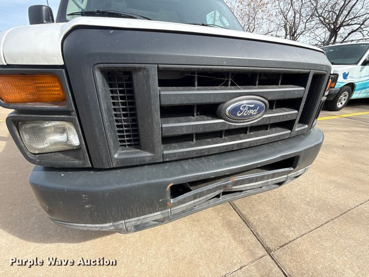image for item ES5886 2010 Ford E150 van