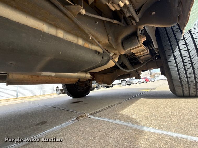 image for item ES5886 2010 Ford E150 van