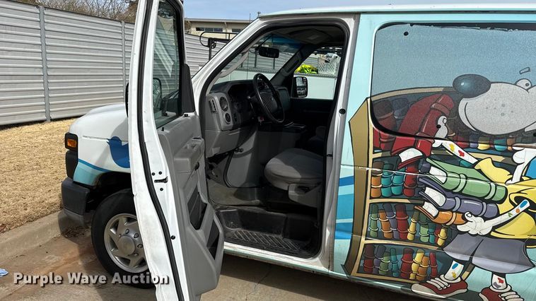 image for item ES5886 2010 Ford E150 van