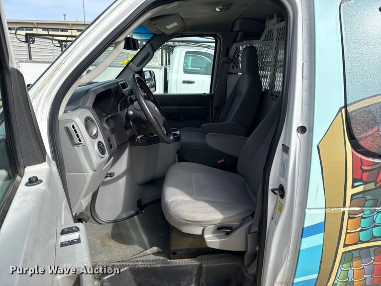 image for item ES5886 2010 Ford E150 van