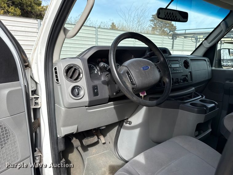 image for item ES5886 2010 Ford E150 van