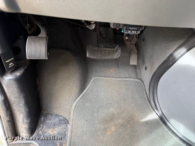 image for item ES5886 2010 Ford E150 van