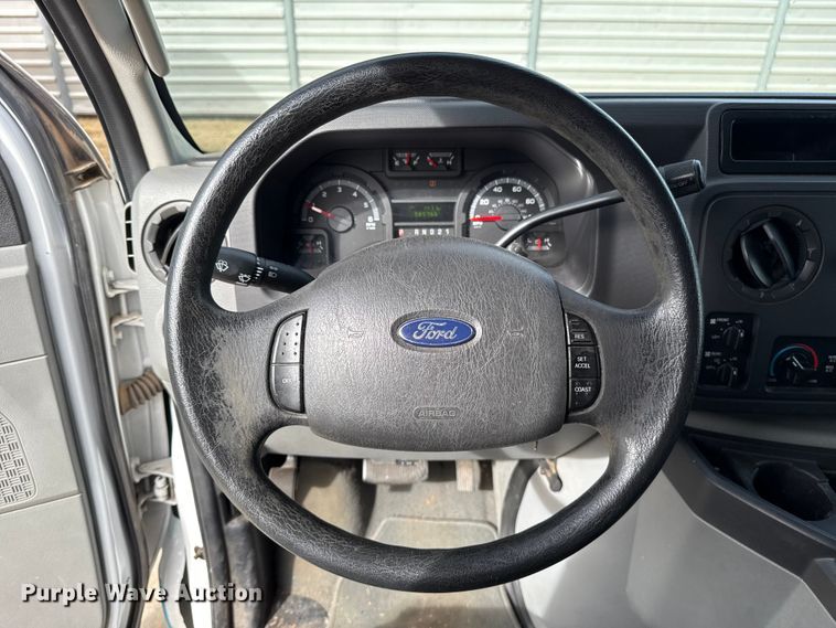 image for item ES5886 2010 Ford E150 van