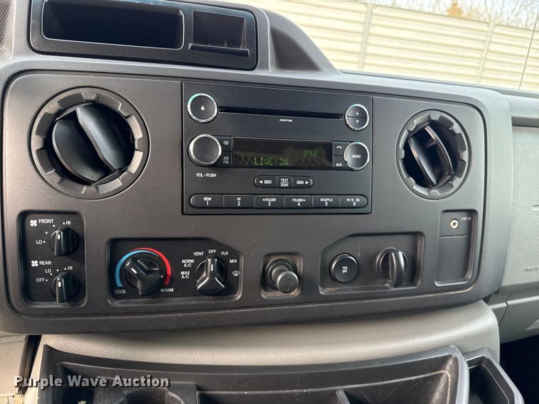 image for item ES5886 2010 Ford E150 van