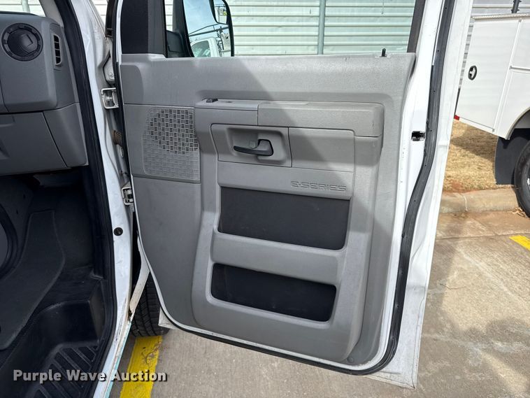 image for item ES5886 2010 Ford E150 van