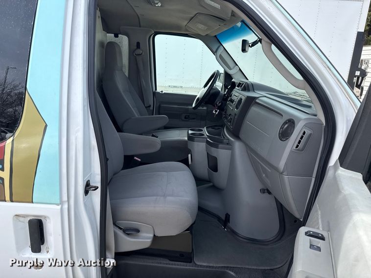 image for item ES5886 2010 Ford E150 van