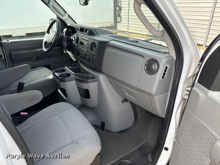 image for item ES5886 2010 Ford E150 van