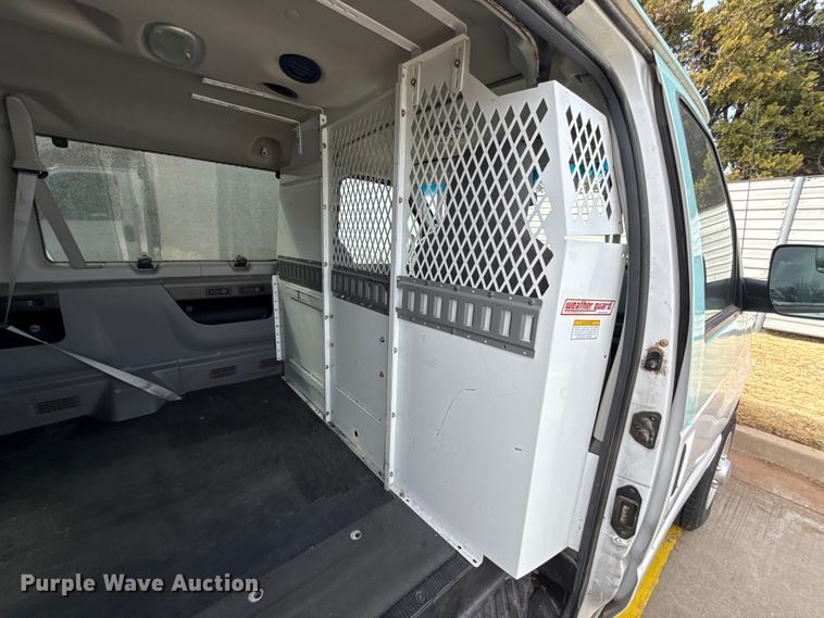 image for item ES5886 2010 Ford E150 van