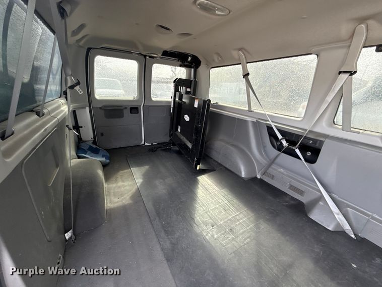 image for item ES5886 2010 Ford E150 van