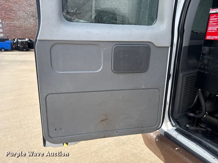 image for item ES5886 2010 Ford E150 van