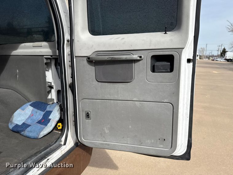 image for item ES5886 2010 Ford E150 van