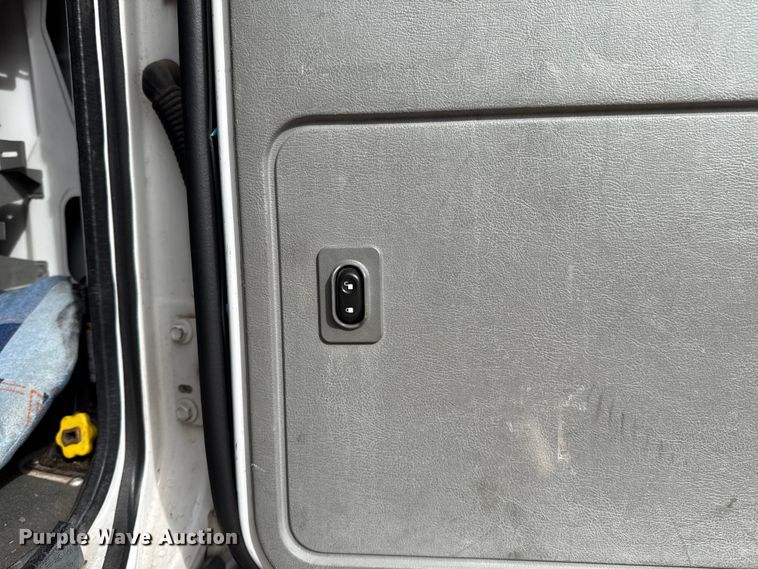 image for item ES5886 2010 Ford E150 van