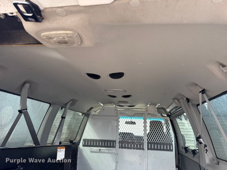 image for item ES5886 2010 Ford E150 van