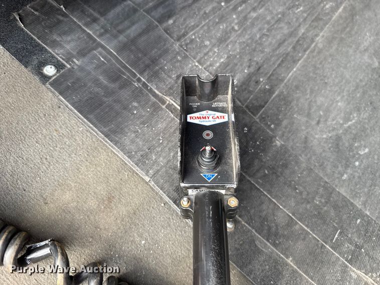 image for item ES5886 2010 Ford E150 van