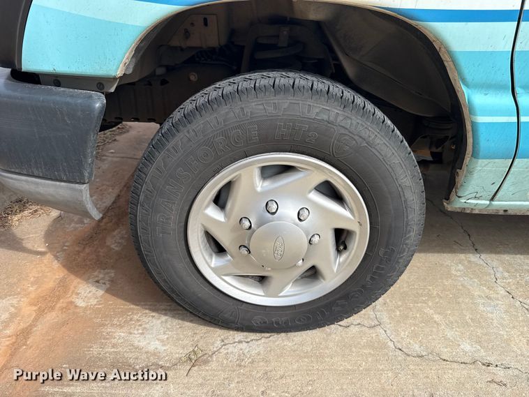 image for item ES5886 2010 Ford E150 van