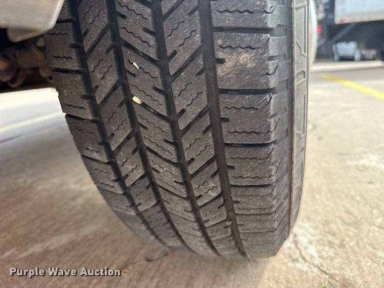 image for item ES5886 2010 Ford E150 van