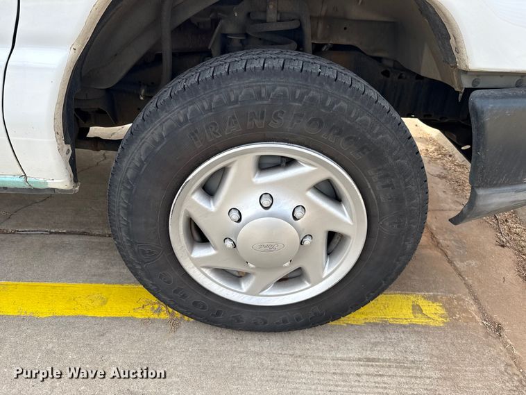 image for item ES5886 2010 Ford E150 van