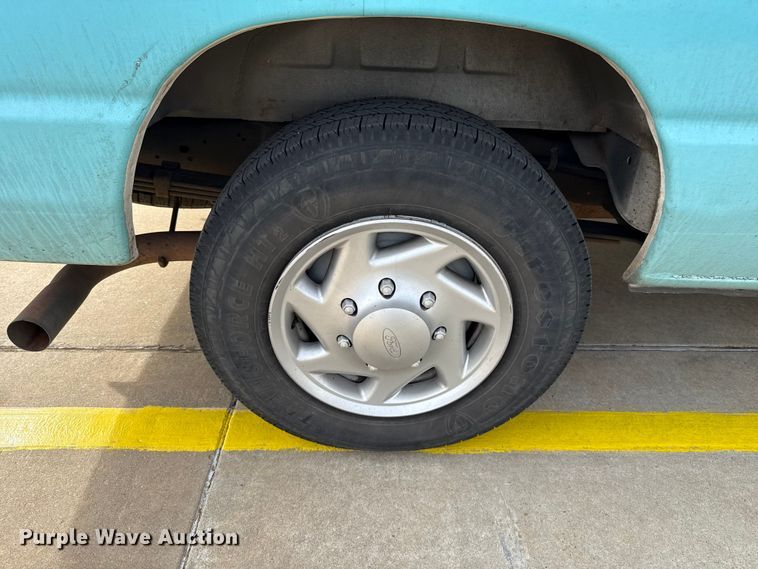 image for item ES5886 2010 Ford E150 van