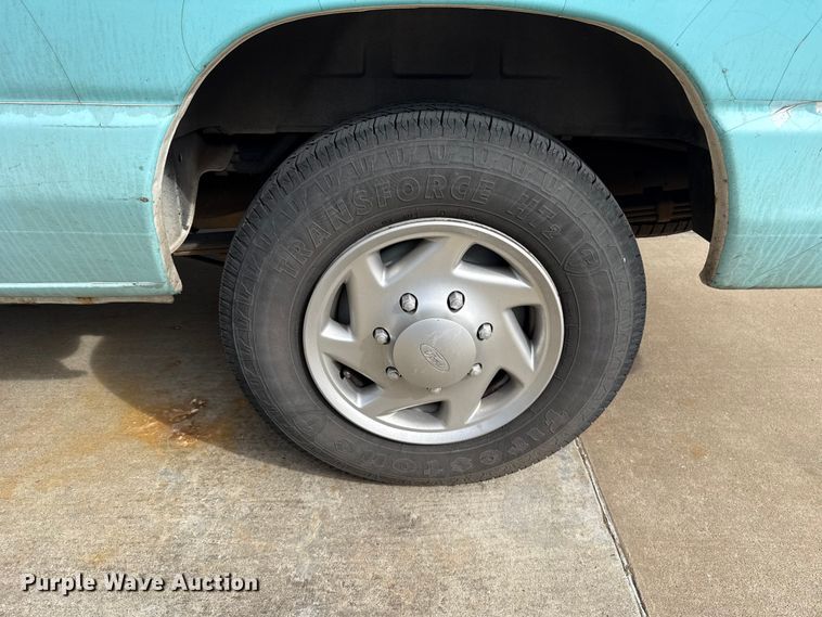 image for item ES5886 2010 Ford E150 van