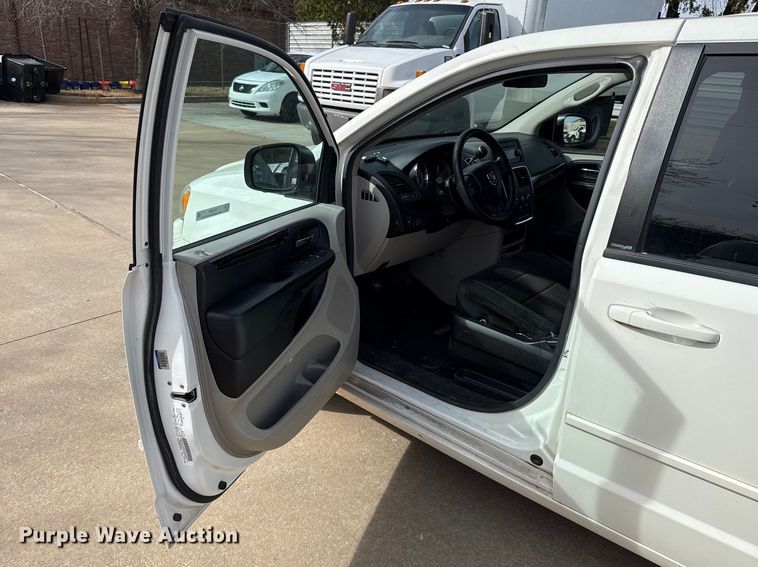 image for item ES5887 2013 Dodge Grand Caravan van
