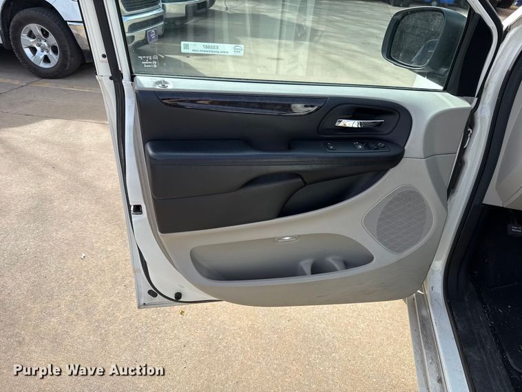 image for item ES5887 2013 Dodge Grand Caravan van