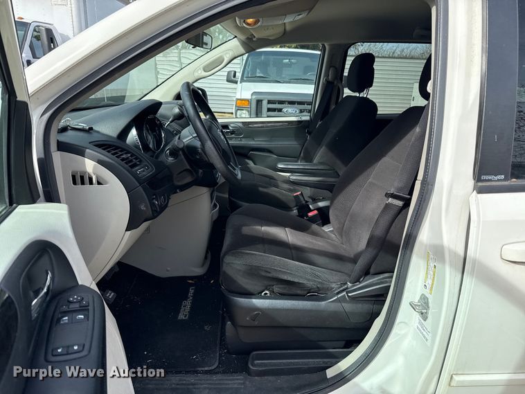 image for item ES5887 2013 Dodge Grand Caravan van