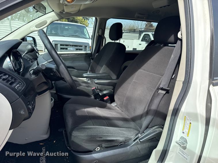 image for item ES5887 2013 Dodge Grand Caravan van