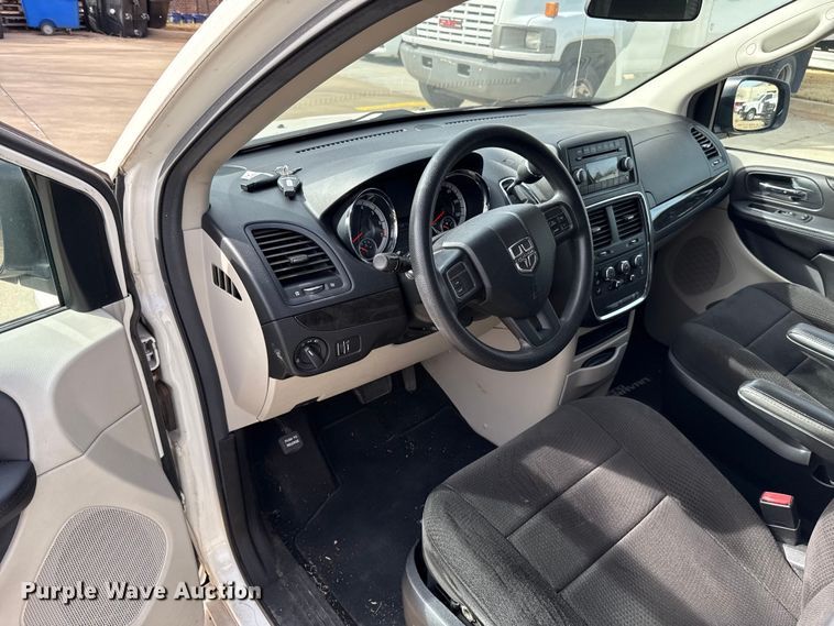 image for item ES5887 2013 Dodge Grand Caravan van