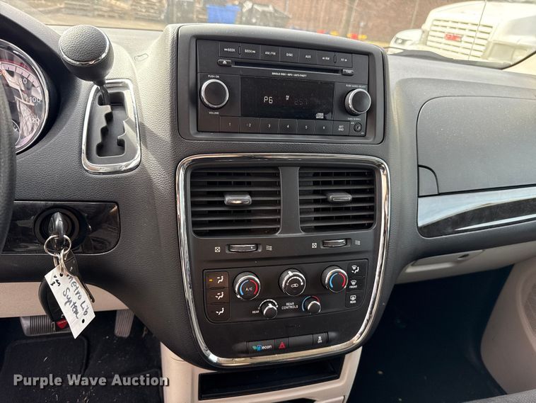 image for item ES5887 2013 Dodge Grand Caravan van