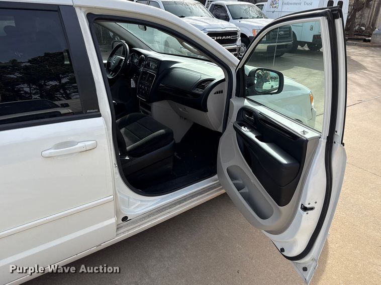 image for item ES5887 2013 Dodge Grand Caravan van