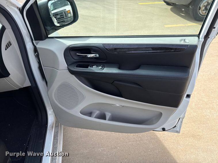 image for item ES5887 2013 Dodge Grand Caravan van