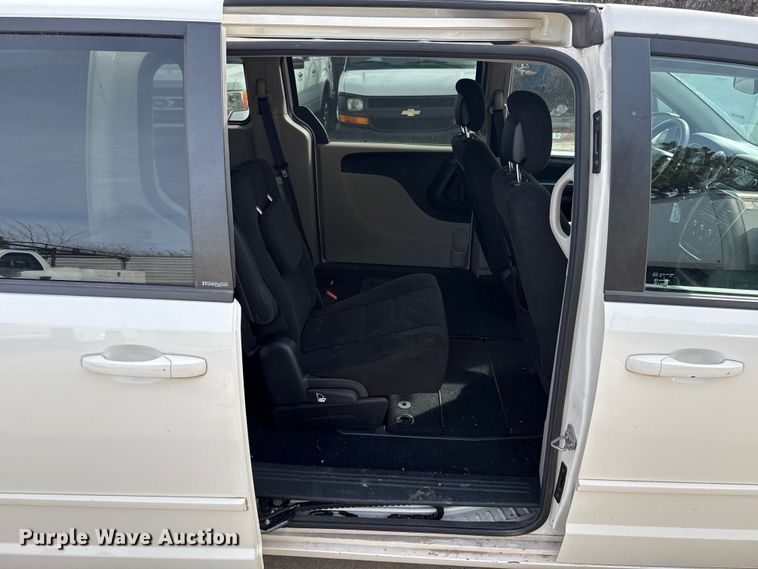 image for item ES5887 2013 Dodge Grand Caravan van